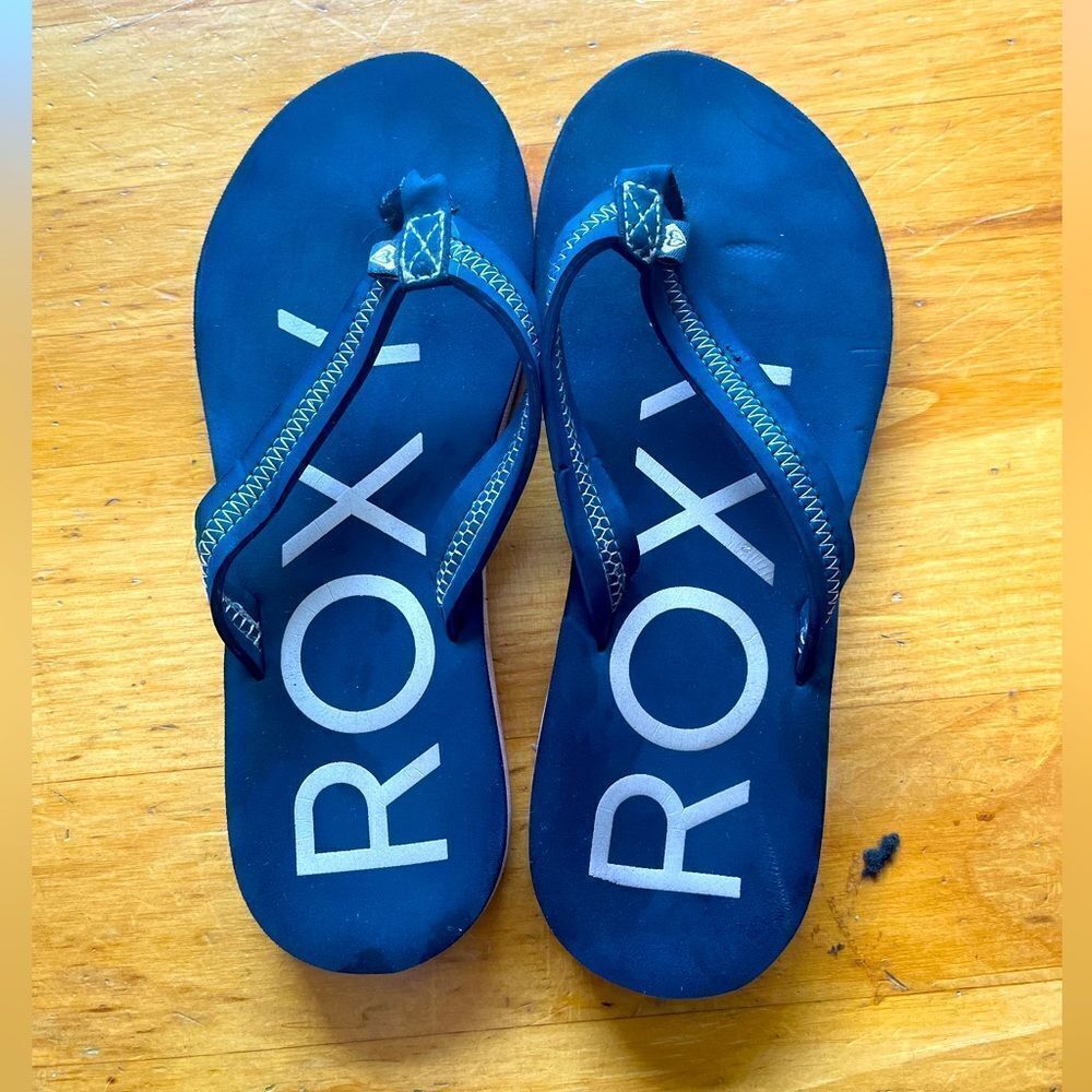 Roxy Flip Flops - size 7.  Worn only a couple of times.  Great condition!